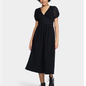 BETSEY JOHNSON
Mosaic Lace Puff-Sleeve Dress